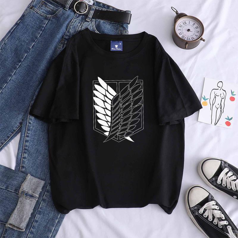 Футболка цвета карамели с логотипом Attack on Titan