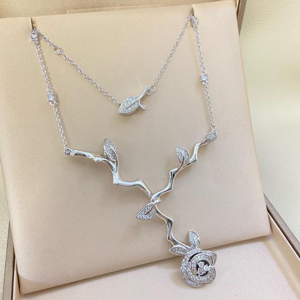 2025 Elegant Rose Vine Fairy Necklace: Gold Water Wave Chain with Fine Flower Petal Design