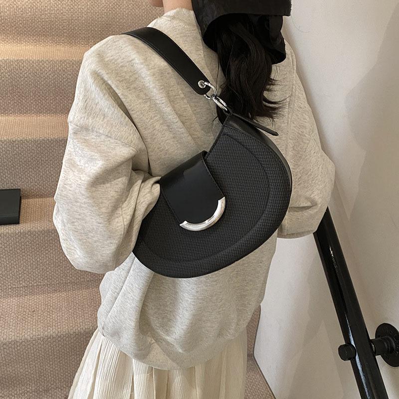 Супер огненная нишевая сумка женская 2025 новая модная универсальная сумка-мессенджер весенне-летняя популярная сумка на одно плечо под мышку