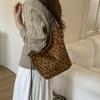 Замшевая сумка женская 2025 новая трендовая ретро сумка через плечо большой вместимости сумка-тоут для通勤 сумка-ведро кроссбоди
