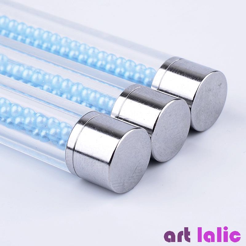 Тонкая кисть для маникюра