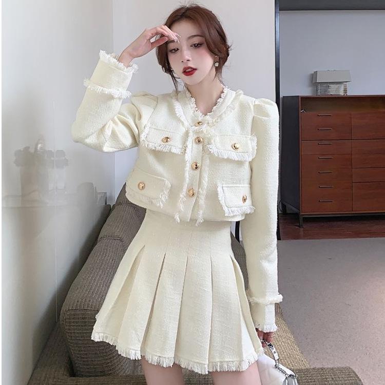 Шикарный женский костюм во французском стиле: Комплект из двух предметов: куртка и короткая юбка