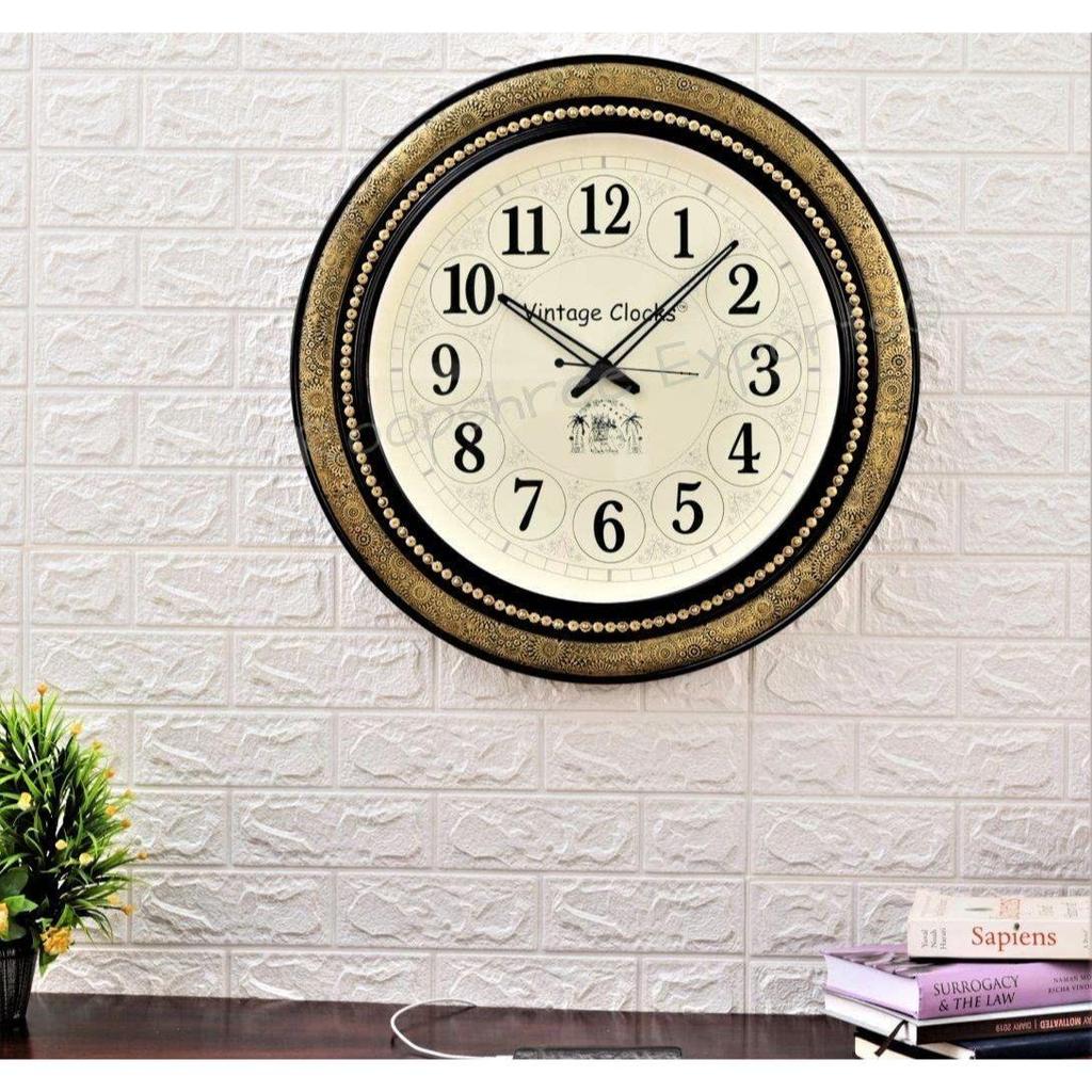 Очень большие деревянные аналоговые часы ручной работы с латунной инкрустацией / Английские цифры