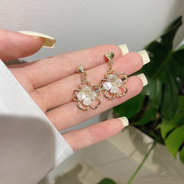 Корейские простые серьги-клипсы в виде ракушки, камелии, розы, без пирсинга, ретро-серьги-клипсы в виде цветка ромашки, без прокола уха