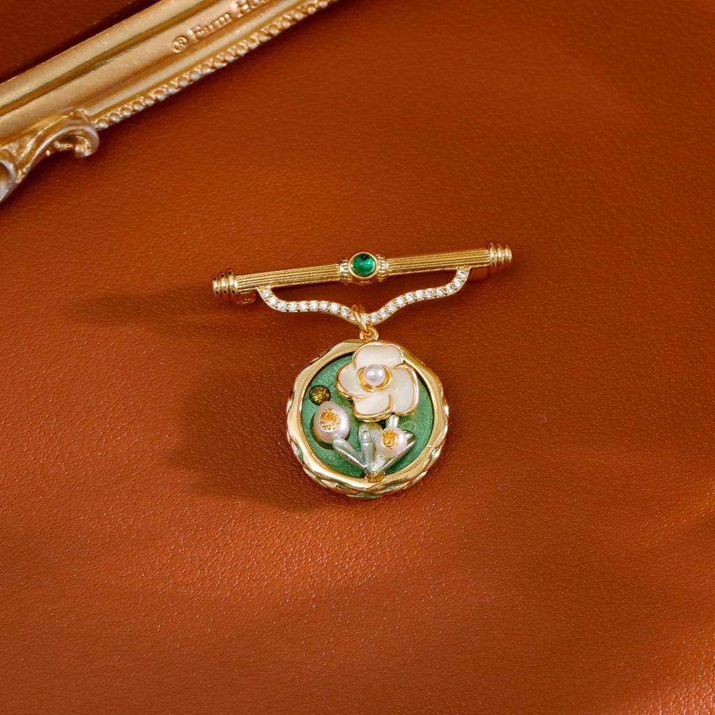 High-End Medieval Vintage Pearl Brooch for Women - Palace Oil Painting Niche Design Suit Pin