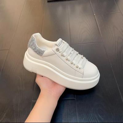 2025 осень новые маленькие белые туфли женские на платформе увеличивающие рост универсальные повседневные спортивные кеды ins тренд одинарная обувь