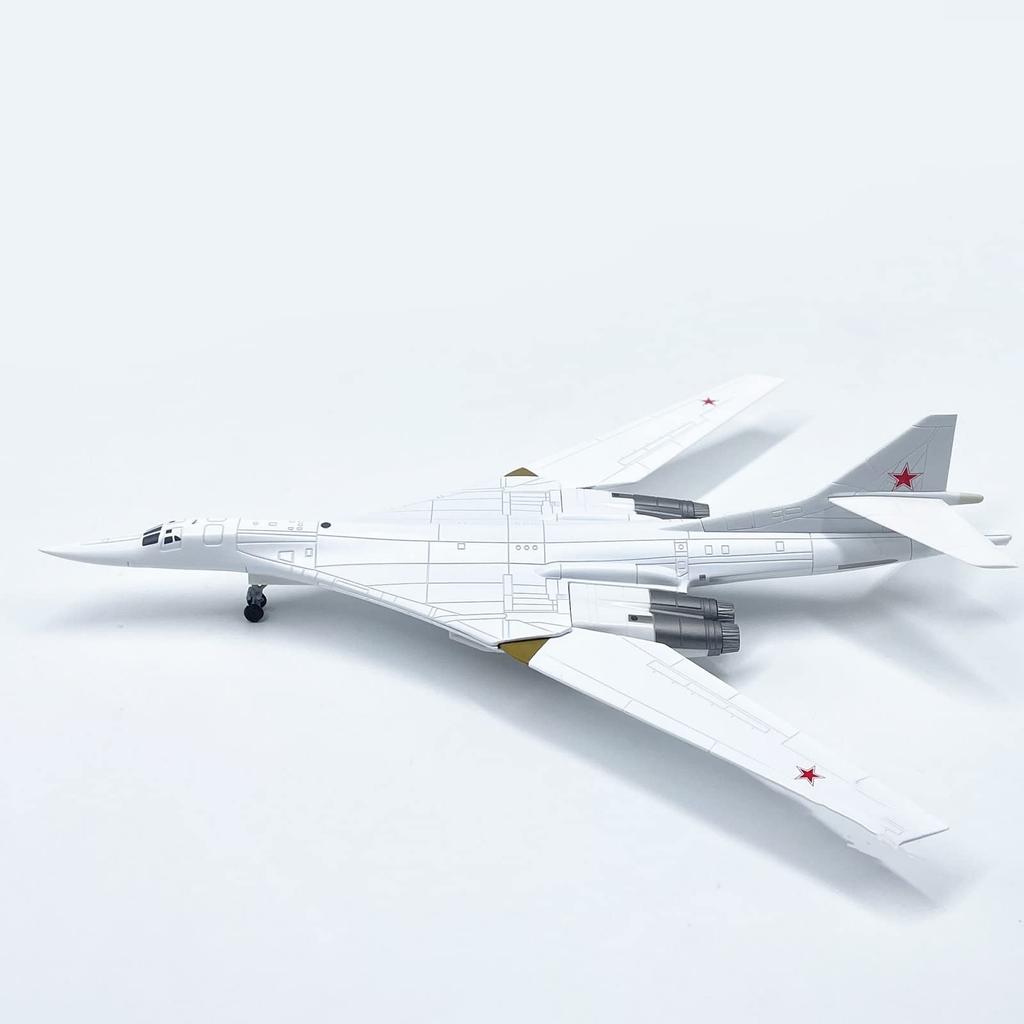 Российский стратегический бомбардировщик-истребитель Туполев Блэкджек Модель на выставке авиационной науки 1200 Ту-160