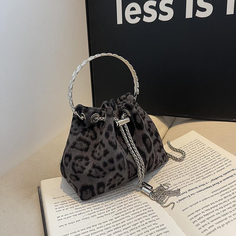 Сумка с леопардовым принтом женская осенне-зимняя новая нишевая дизайнерская ретро сумка-мессенджер на цепочке плиссированная сумка-ведро