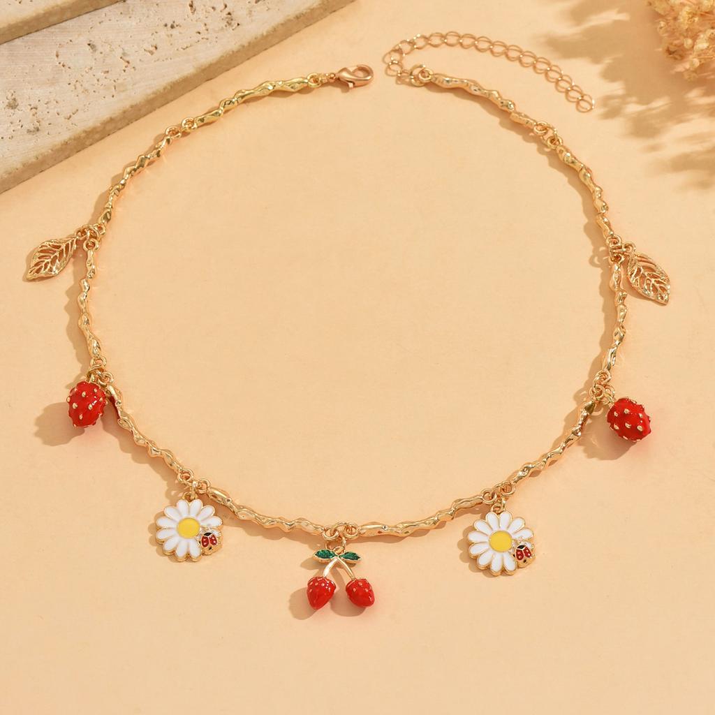 Sweet Cute Style Daisy Strawberry Leaf Multi Pendant Necklace Versatile Gold Plated Alloy Collarbone Chain Ladies' Jewelry Daily