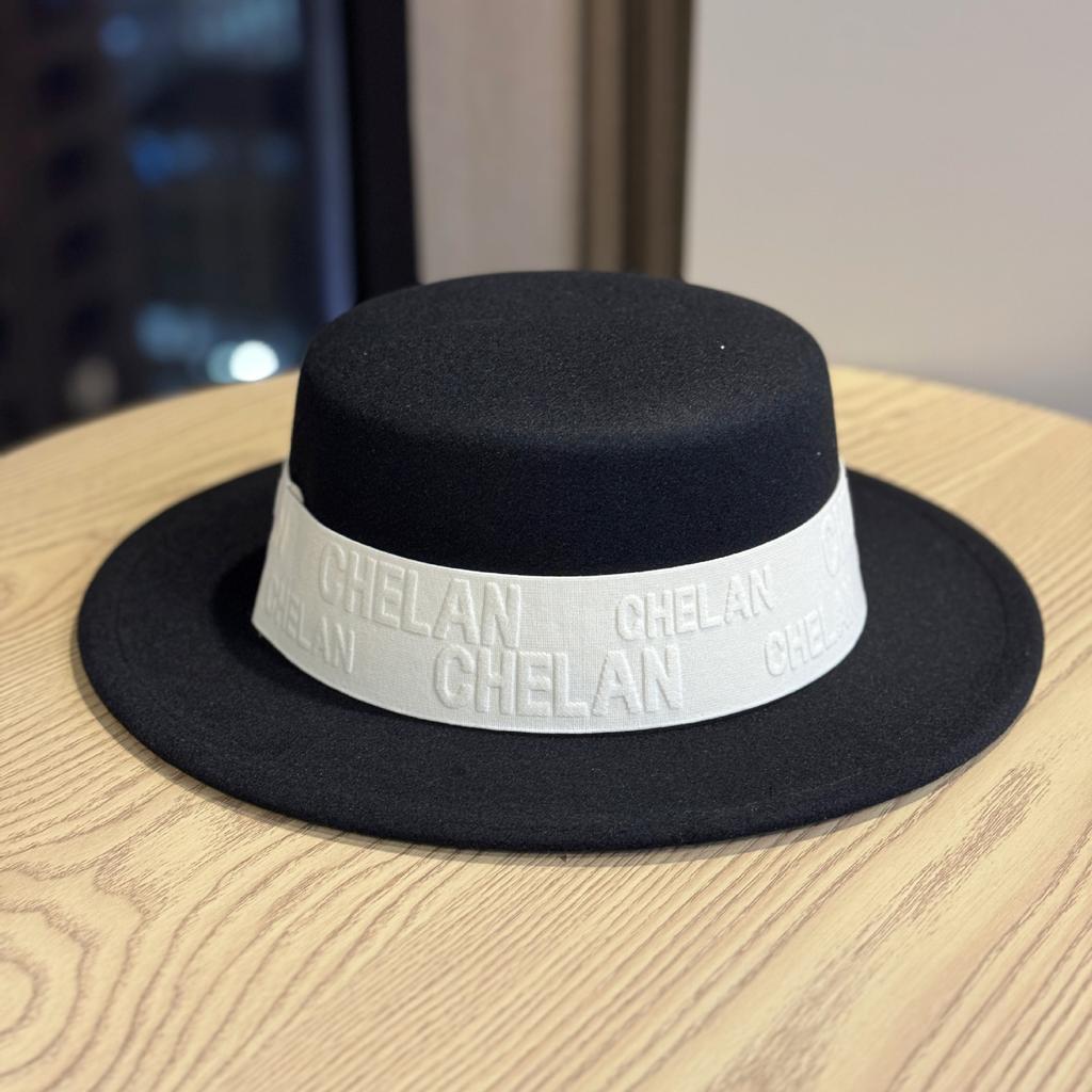 Шерстяная шляпа с надписью для женщин Осень и Зима Инс Корейский стиль Универсальная Плоский верх Британский стиль Европейская и американская мода Плоские поля