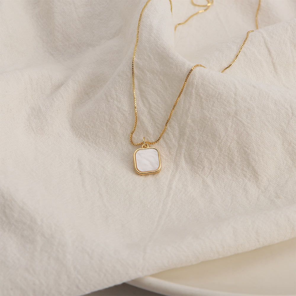 Simple Geometric Square Shell Pendant Necklace For Women Temperament Gold Color Metal Chain Necklace Jewelry
