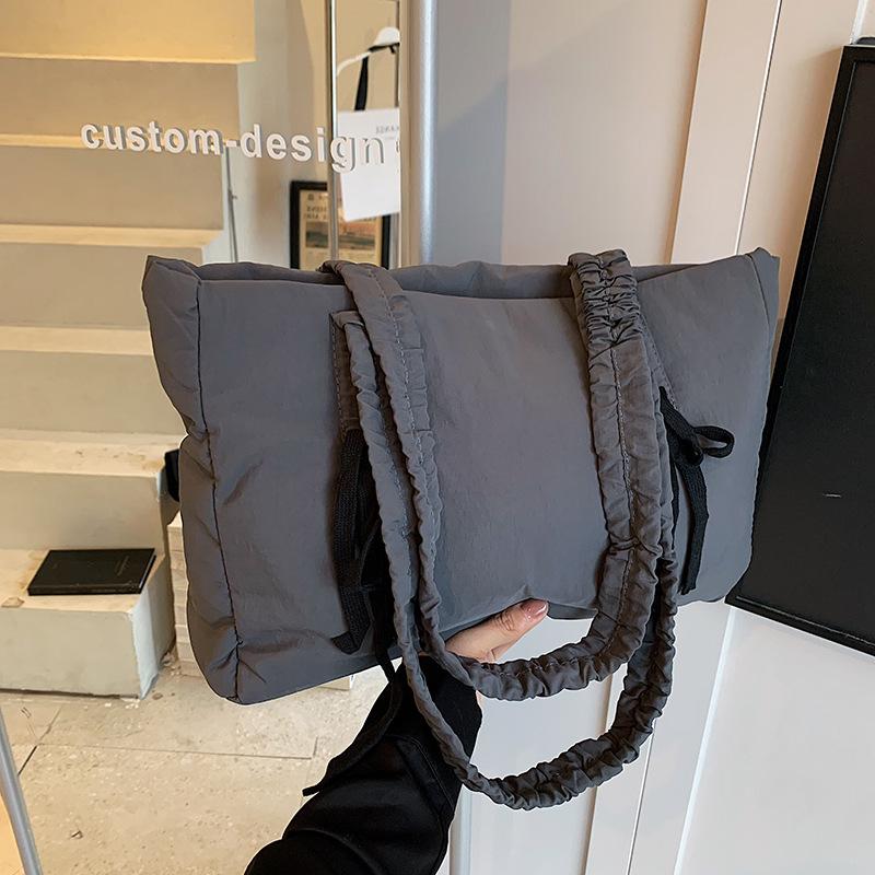 Холщовая сумка женская 2025 новая мода большая вместимость плиссированная на плечо подмышку повседневная модная сумка-мессенджер тоут