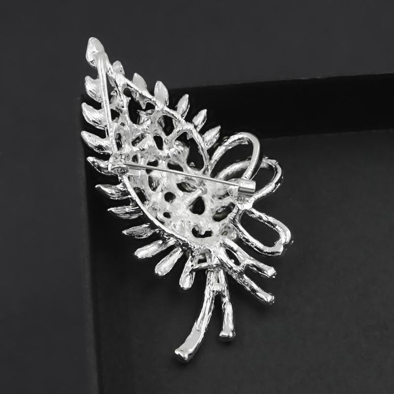 Female Fashion White Crystal Flower Brooches For Women Luxury Silver Color Rhinestone Alloy Plant Brooch Safety Pins