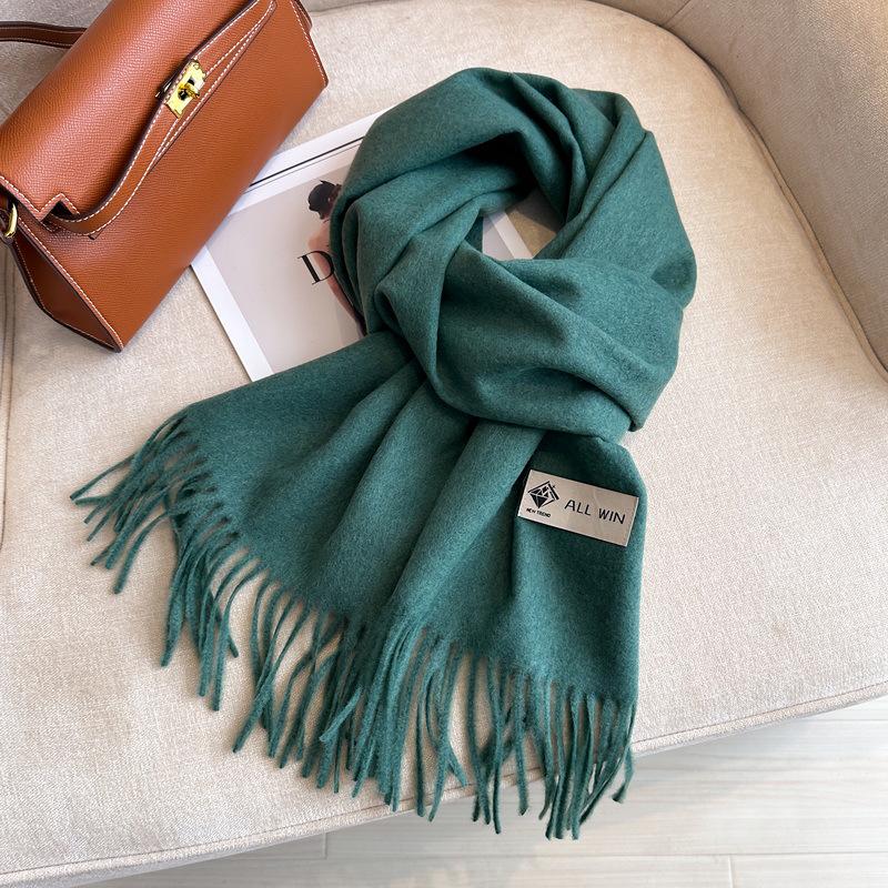 Стильный однотонный шерстяной шарф, 100% шерсть, теплый, удобный, универсальный, с длинными кисточками.