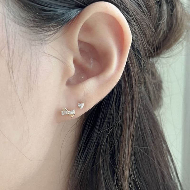 youngglow 14k square cubic ribbon piercing