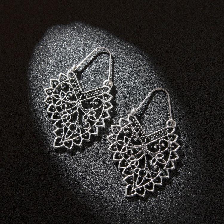 Этнический стиль Простой сплав Узор Полые ушки Подвеска