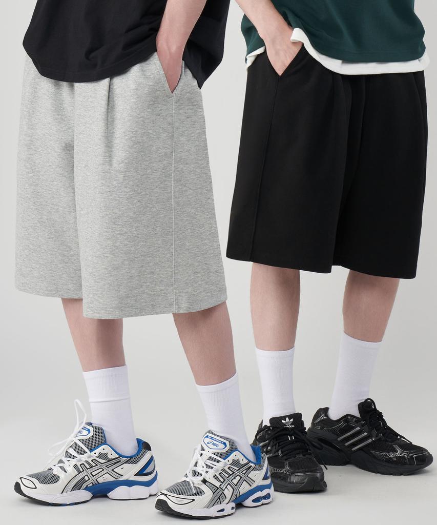 UNTAPPED STUDIO Bermuda Single-Pleat Wide Training Shorts 2 Colors
