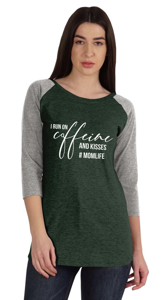 Inkmeso Футболка с принтом «Я бегу на кофеине и поцелуях» #Momlife для женщин
