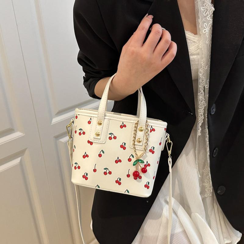 Женская полиуретановая сумка-тоут с вишней, большой вместимости, модная сумка для поездок на работу, с подвеской-вишенкой, стильная сумка через плечо, эстетичная сумочка AVE