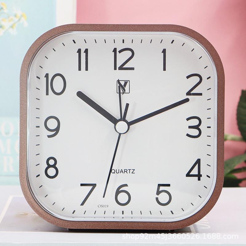 Бесшумный будильник с крупными символами для студентов, дома или спальни.