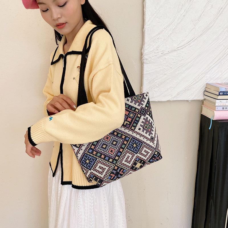 Осенняя новая сумка через плечо в этническом стиле, вместительная переносная сумка-тоут, популярная в этом году вязаная универсальная женская сумка для поездок на работу
