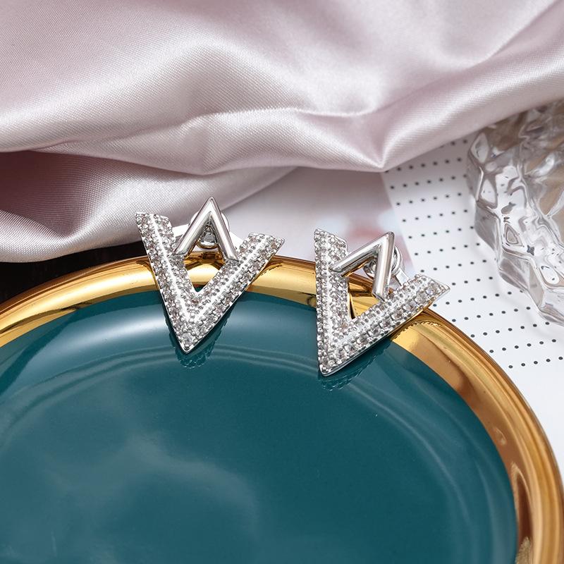 Slightly Inlaid With Diamond V Letter Stud Earrings, Women'S Light Luxury Design Sense, Wearing Triangular Earrings Before After Temperament Earrings