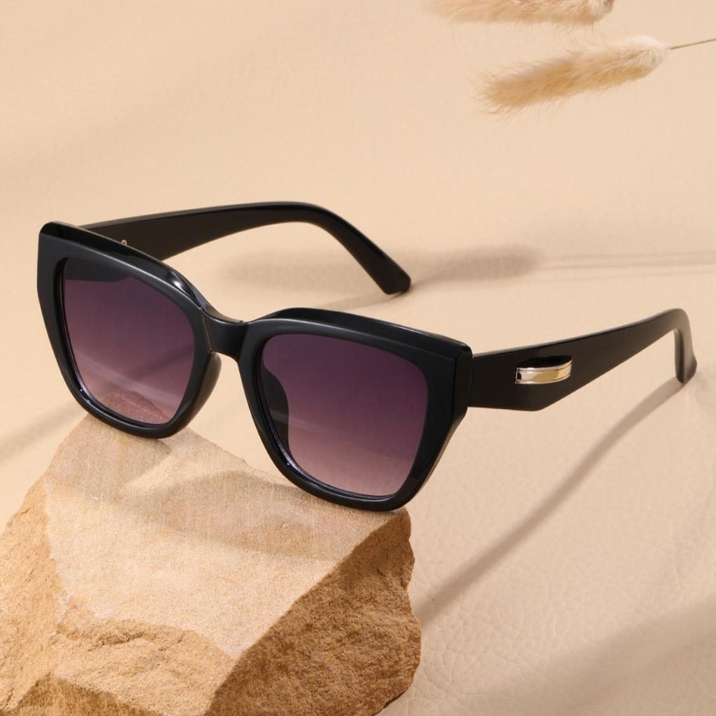 European and American style men's and women's Y2K fashionable sunglasses are trendy and versatile. They provide shade, sun prote