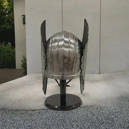 Норманнский боевой шлем с подставкой Средневековые доспехи викинга Стальной шлем воина для реконструкции Костюм Подарок