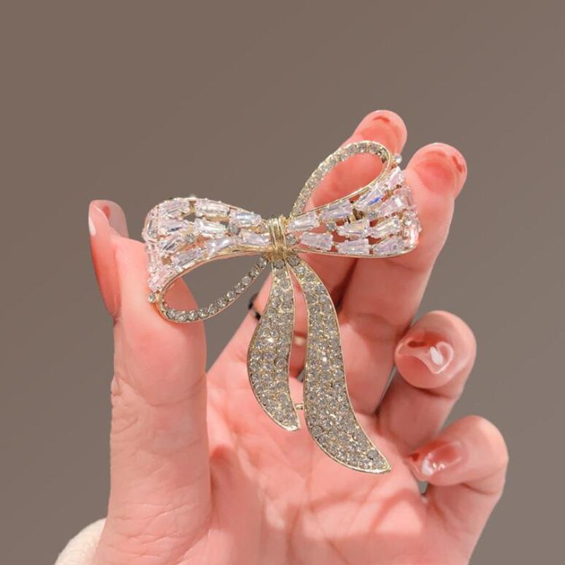 Bow Tie Rhinestone Brooch Female Simple Personality Pin Anti-Light Corsage