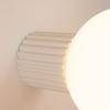 Kinkiet Ścienny Nowoczesny Beżowy Ryflowany Korpus Szklana Biała Kula Do Łazienki Przedpokoju 1Xg9 8W Ip44 Halo Sollux Lighting