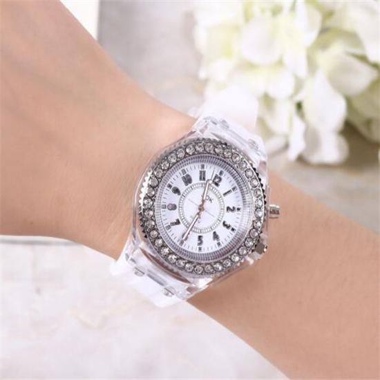 Кварцевые часы с подсветкой