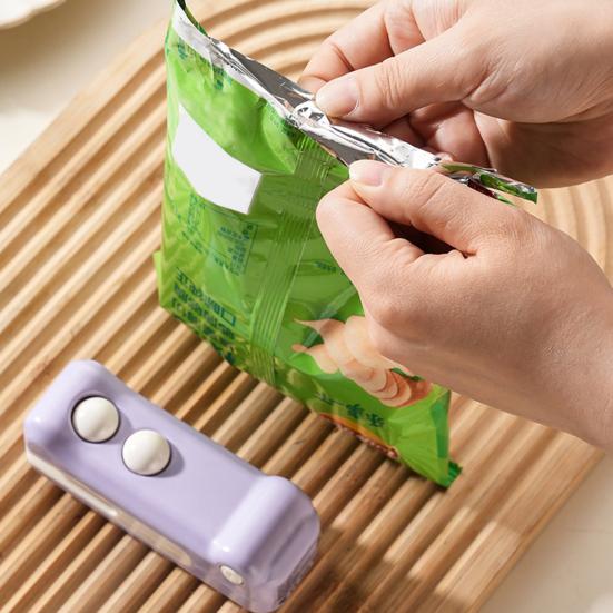 Перезаряжаемый мини-запайщик для продуктов со скрытым резаком Портативная машина для запайки пластиковых пакетов Ручной запайщик пакетов для закусок специй