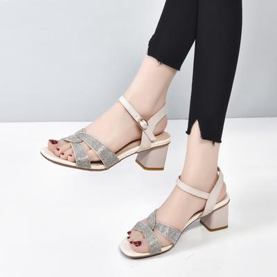 Босоножки на высоком каблуке женская обувь 2025 лето с открытым носком на квадратном каблуке сандалии с ремешком через подъем простые со стразами на среднем каблуке из коровьей кожи фея обувь