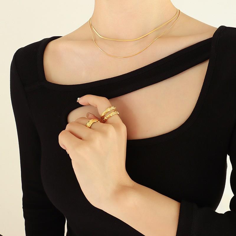 Cold Wind Temperament Double-Layer Blade Snake Bone Chain Necklace Female, Minimalist Gold-Plated Collarbone Chain