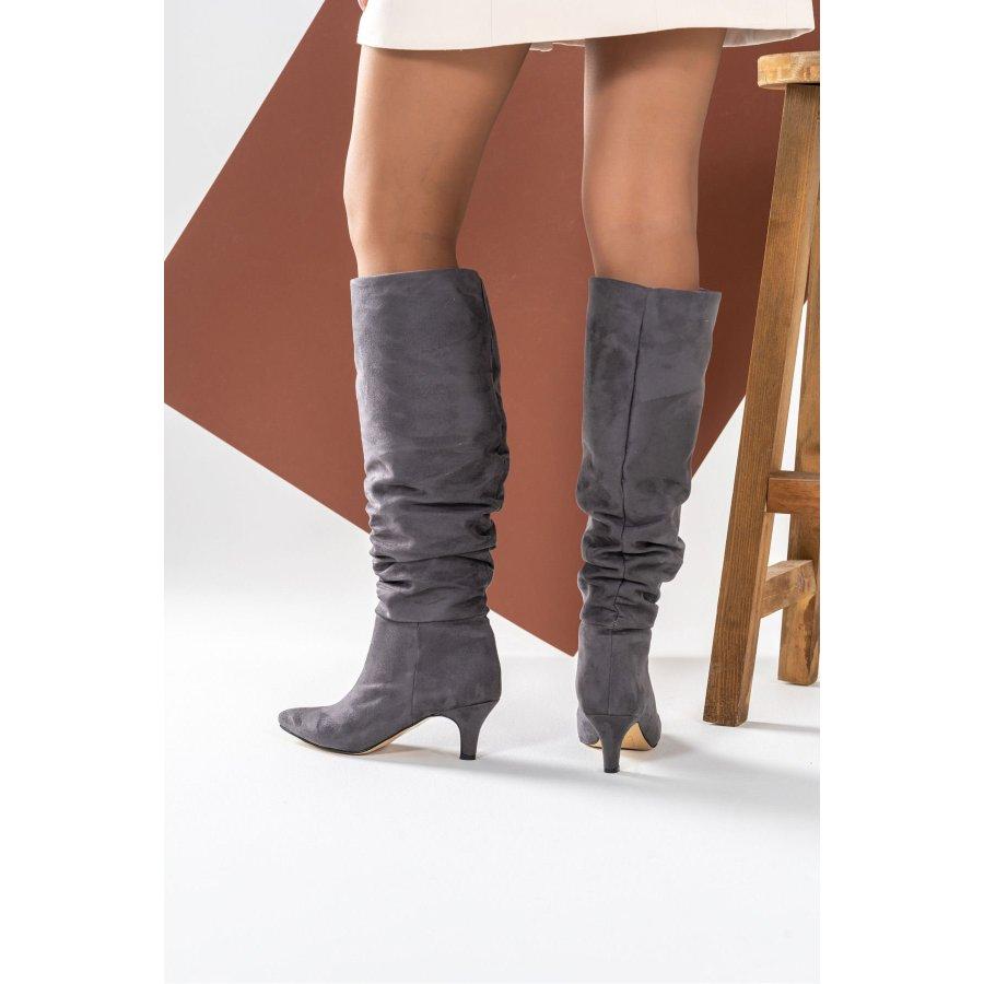 Женские замшевые высокие сапоги на среднем каблуке