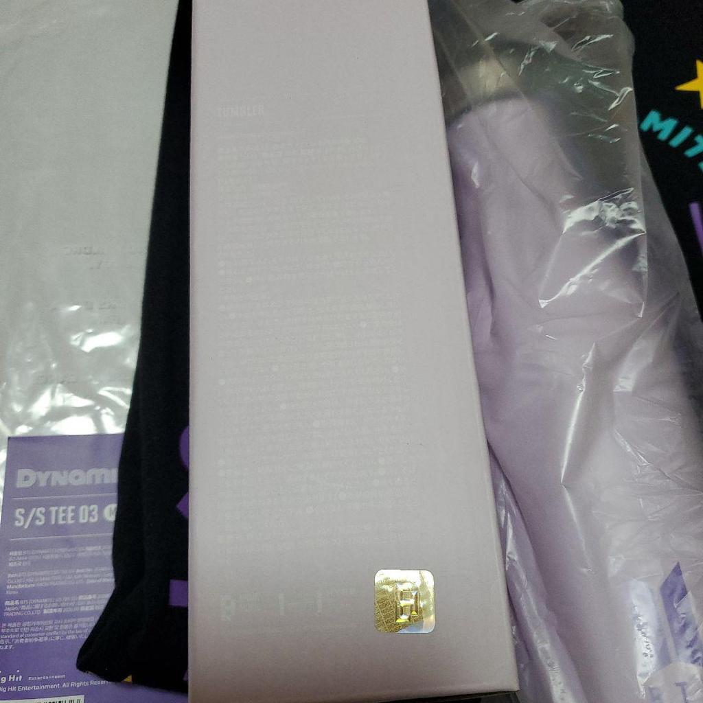 [USED] BTS Tumbler with Tag DYNAMITE T-shirt