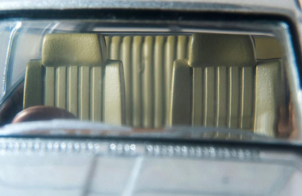 Tomica Limited Vintage Neo Nissan Safari Extra Van DX Готовый продукт 312550 1/64 LV-N109d Серебристый/Полосатый