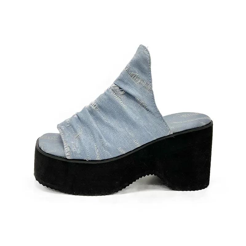 Женские модные джинсовые синие босоножки на танкетке, летние босоножки на массивном каблуке на платформе, женская пляжная обувь на толстой подошве, большие размеры 43