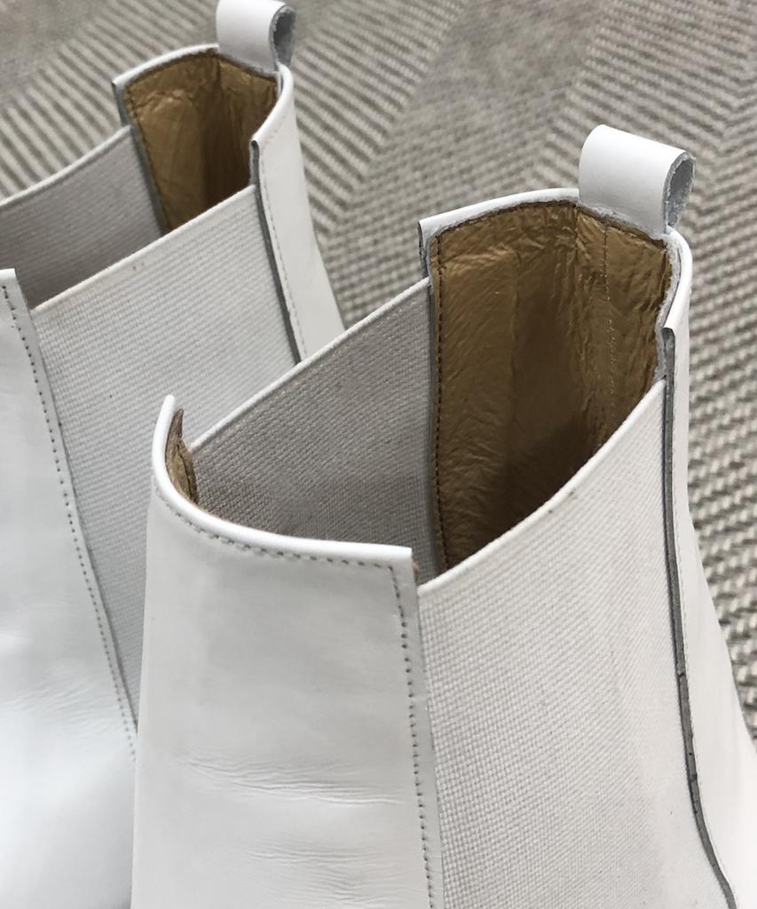 Joenshoe Classic Noir Chelsea Boots All White