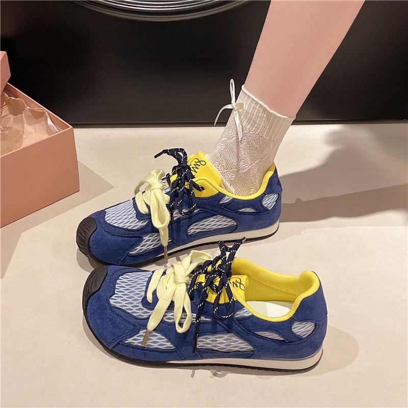 Повседневная спортивная обувь на доске женская 2025 новая летняя на маленькой толстой подошве дышащая обувь Форреста Гампа ретро сетчатые немецкие тренировочные туфли