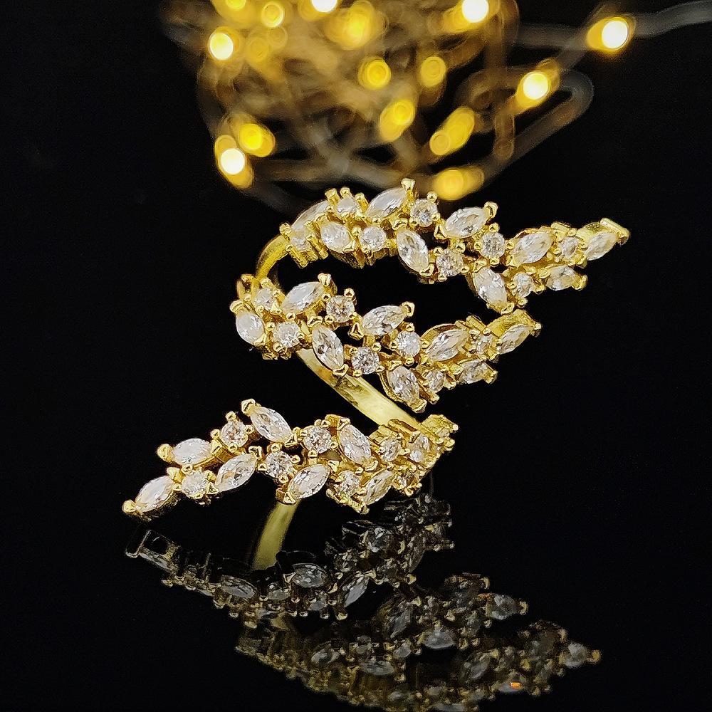 Элегантное женское кольцо с дизайном пшеничного колоса, полностью инкрустированное бриллиантами, с медным покрытием из 18-каратного белого золота - Модель R6685.