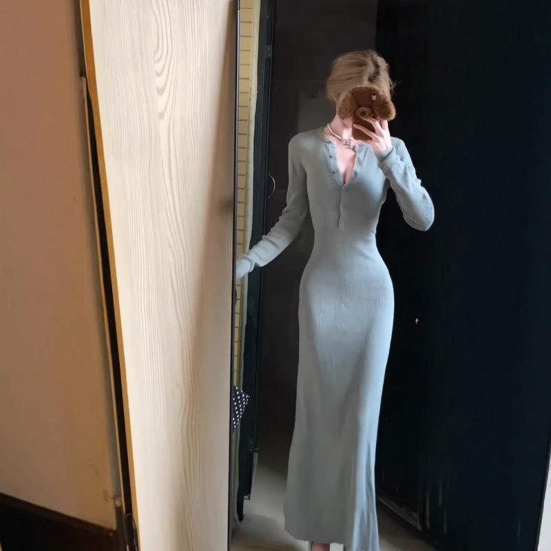 Новая атмосфера начала осени, носящая темперамент, тонкое внутри, вязаное платье с длинным рукавом, длинное платье