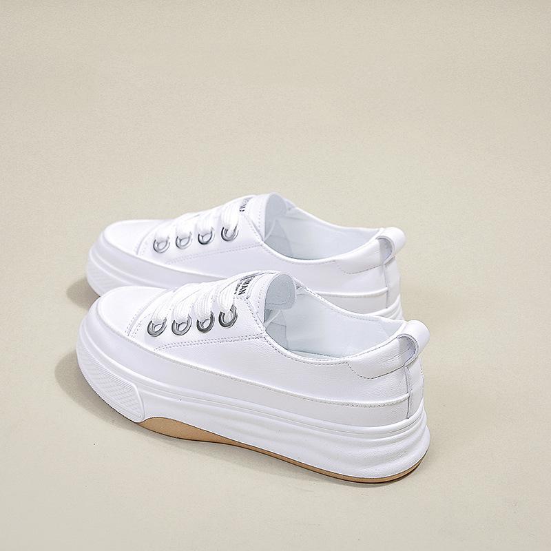 Весна 2024 года, корейская версия маленьких белых туфель, женские высокие повседневные туфли с дышащей вулканизированной обувью для студентов