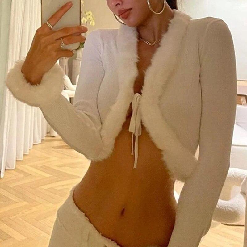 Белая укороченная футболка с длинными рукавами и разрезом в рубчик на шнуровке, осенняя сексуальная повседневная футболка с v-образным вырезом, женская футболка с перьями