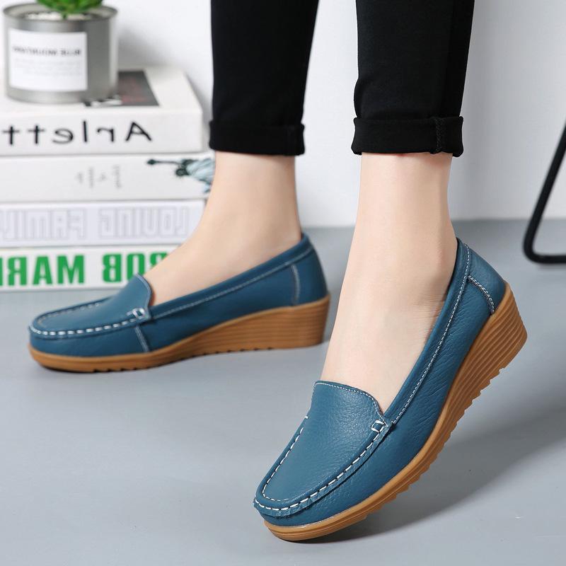 Натуральная кожа Модные женские туфли на танкетке на плоской подошве в стиле ретро Женские туфли без застежек Мокасины Удобные женские туфли Tenis Feminino Plus Size