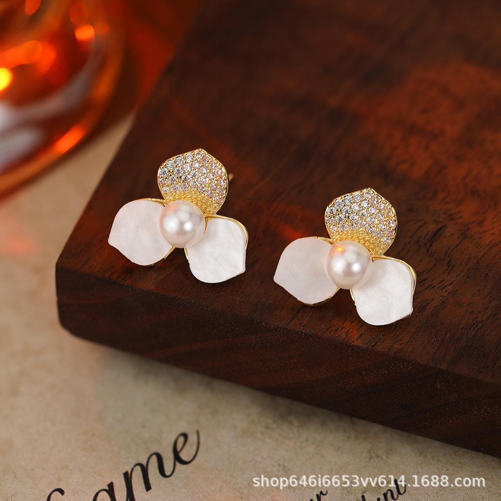 Silver Needle Diamond Stud Earrings Elegant Temperament Light Luxury High Sense Simple Versatile Earrings