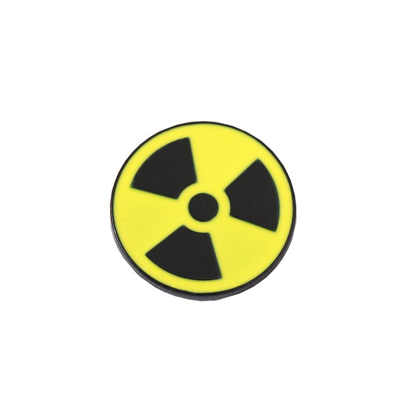 Creative biochemical radiation logo round metal brooch, personalized chemical element pin badge decoration