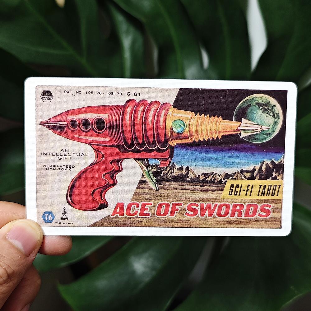 Научно-фантастические карты Таро Тодда Элкотта 12*7 см. Колода Таро на тему научной фантастики, 78 карт Таро, основанных на системе Райдера-Уэйта.
