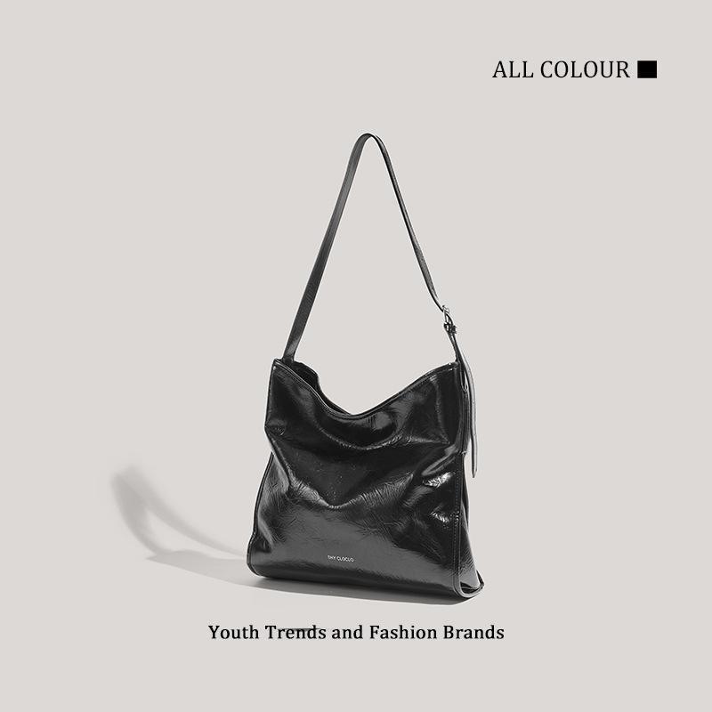 Premium Texture Bag Women's New Large-capacity Commuter Bag Niche Design Pleated Shoulder Messenger Bag