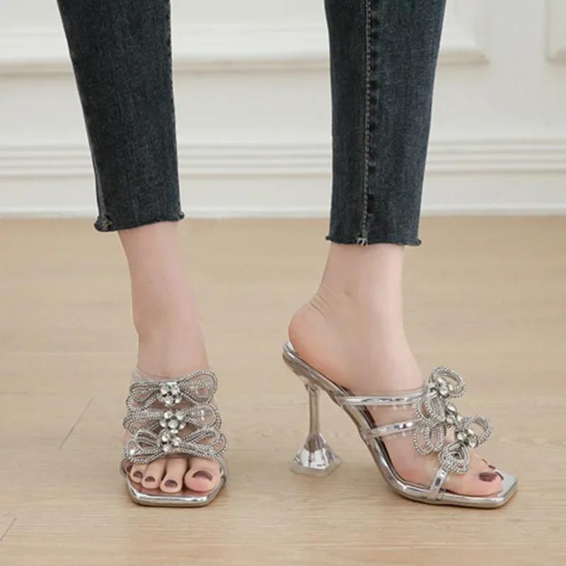 Модные сексуальные квадратные босоножки с открытым носком, прозрачные сандалии, женские серебряные тапочки, стразы, узел-бабочка, супер-высокий каблук, праздничная обувь